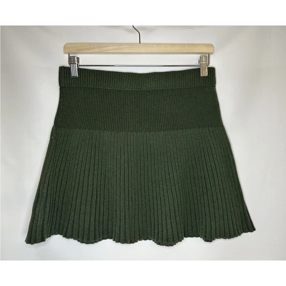 🆕 AERIE Take Charge Stretchy Ribbed Knit Olive Green Pleated Mini Skirt, Size M - Picture 5 of 14